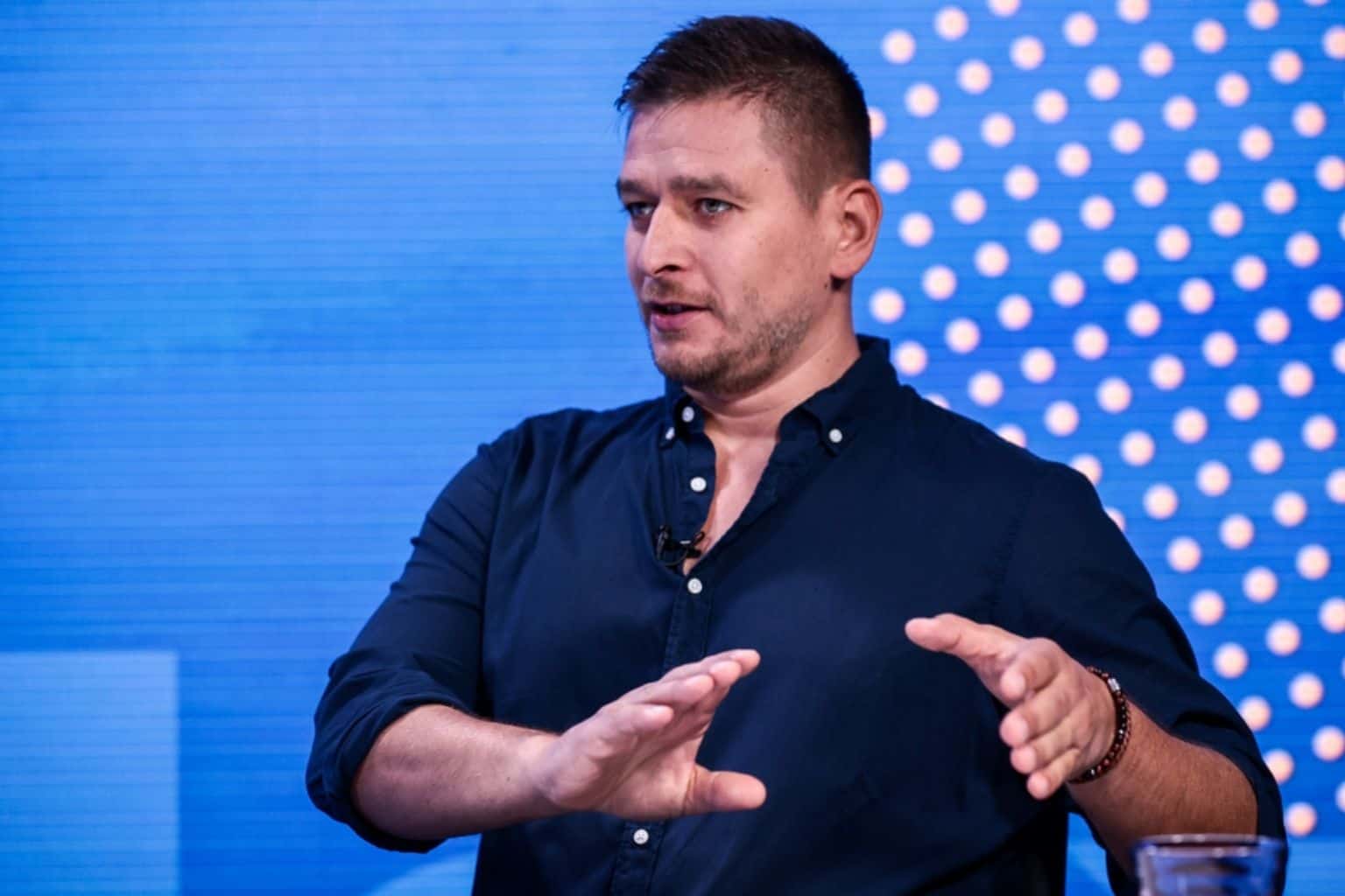 Mlinárik Márton ingatlanszakértő interjú közben